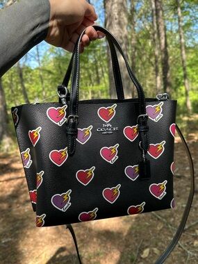Coach Mollie Tote Bag 25 With Heart Bolt Print